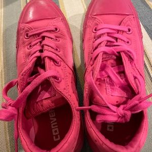 Converse low tops. Hot pink